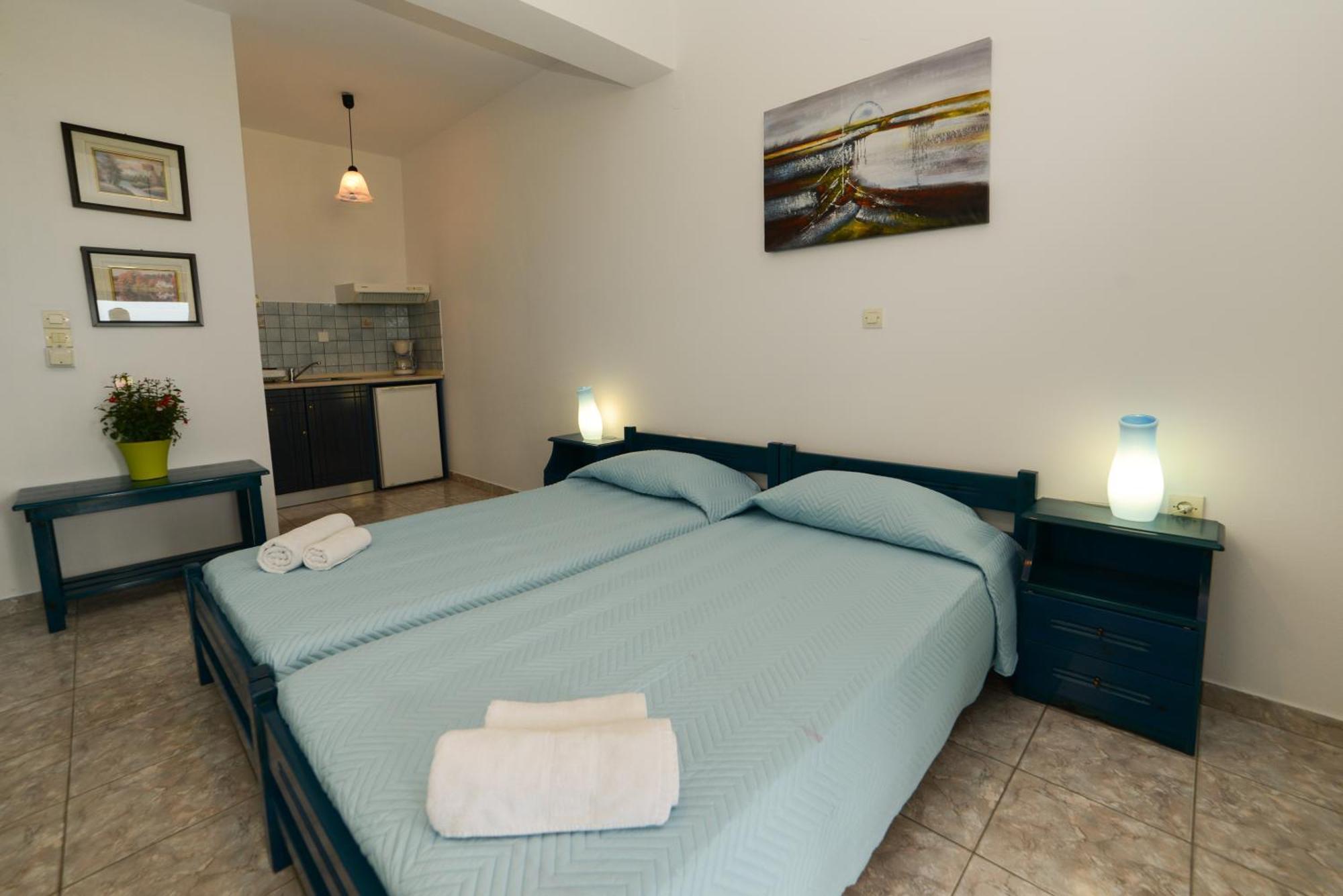 Hotel Dina - Ξενοδοχείο Ντινα Plati  Rum bild