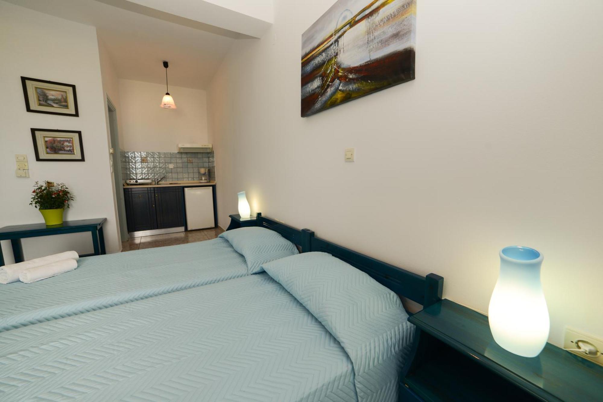 Hotel Dina - Ξενοδοχείο Ντινα Plati  Rum bild