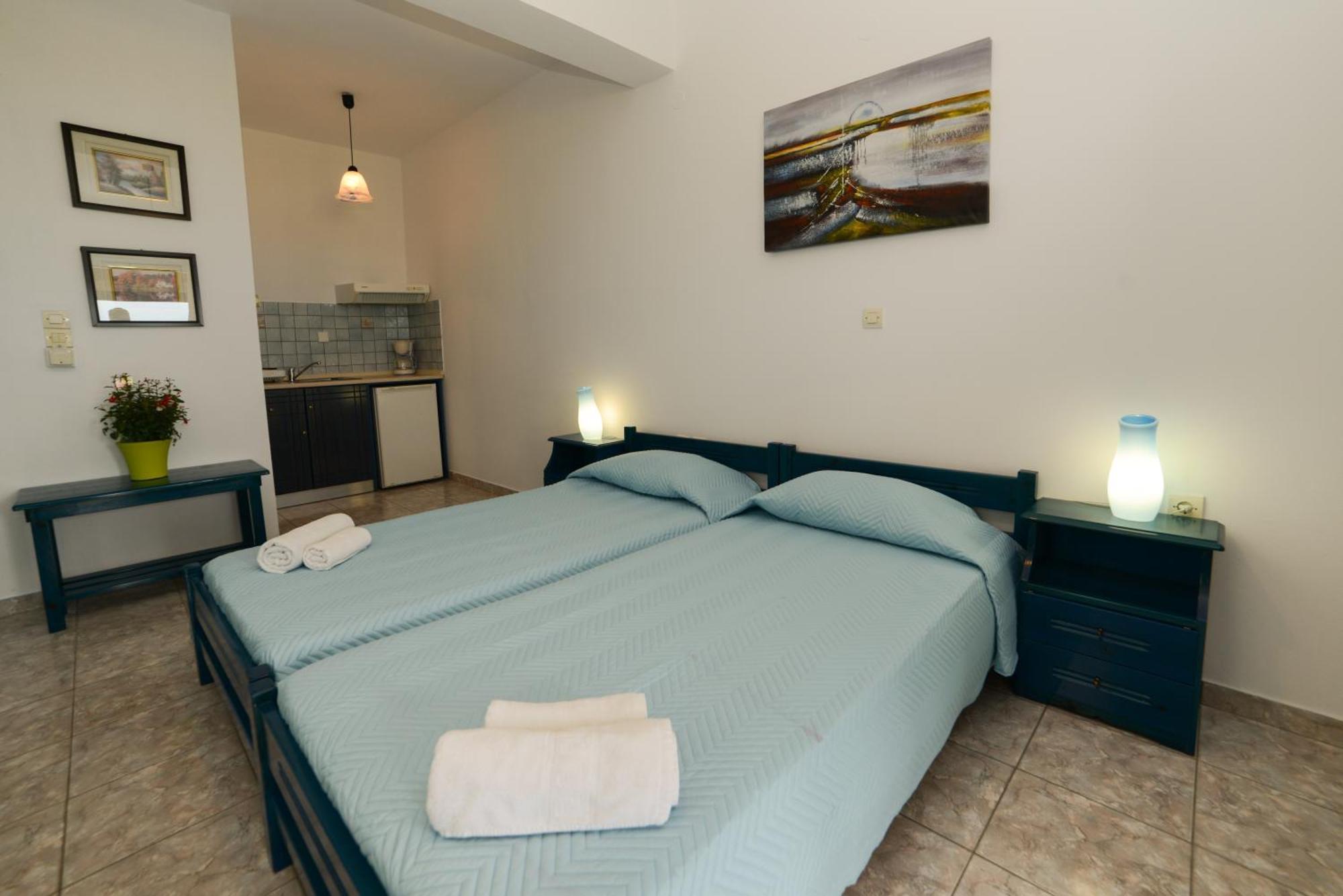 Hotel Dina - Ξενοδοχείο Ντινα Plati  Rum bild